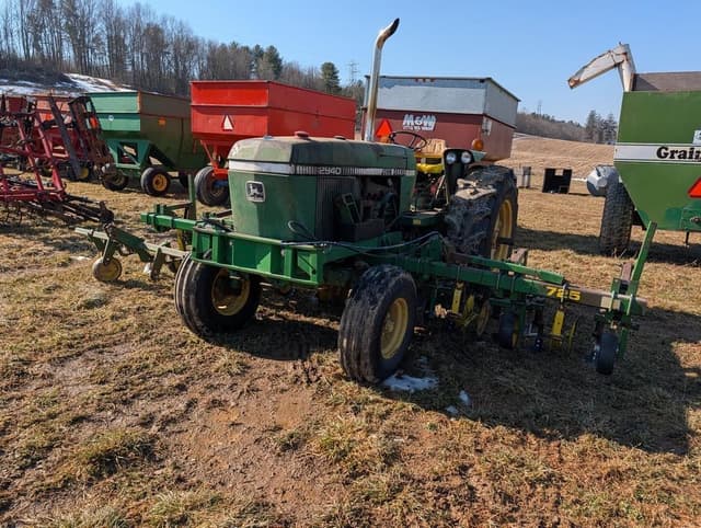 Image of John Deere 725 equipment image 1
