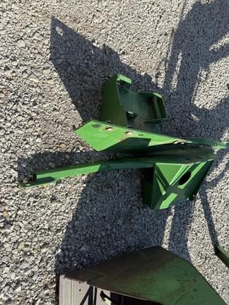 Image of John Deere 725 equipment image 1