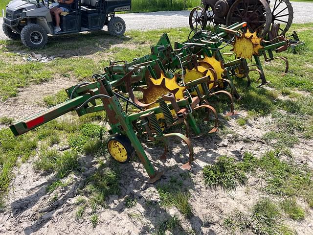 Image of John Deere 725 equipment image 4