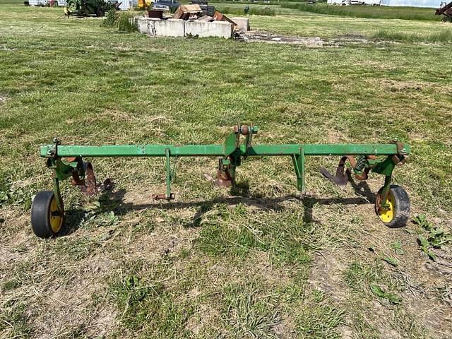 Image of John Deere 725 equipment image 1