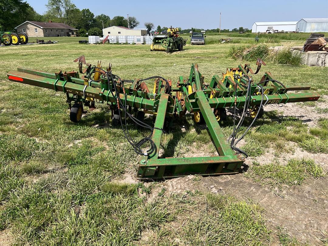 Image of John Deere 725 Primary image