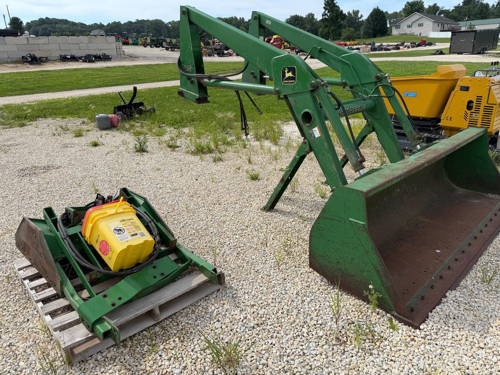 John Deere 725 Equipment Image0