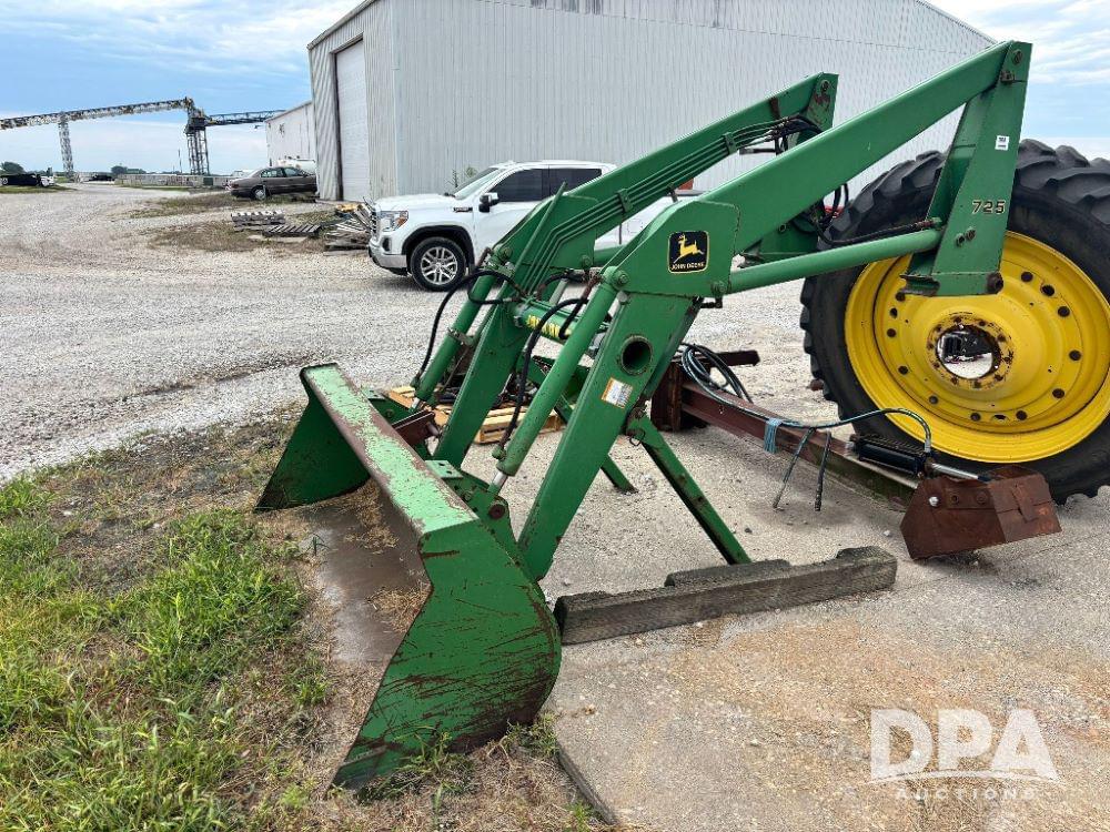Image of John Deere 725 Primary image