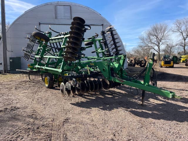 Image of John Deere 726 equipment image 1