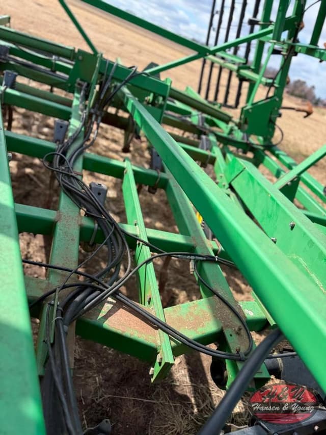 Image of John Deere 726 equipment image 4