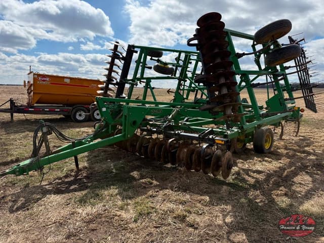 Image of John Deere 726 equipment image 1