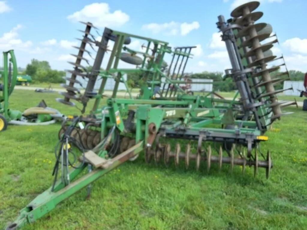Image of John Deere 726 Primary image