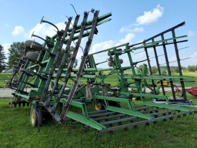 Image of John Deere 726 equipment image 3