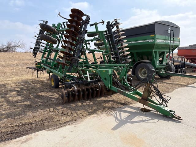 Image of John Deere 726 equipment image 1