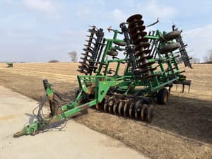 John Deere 726 Image