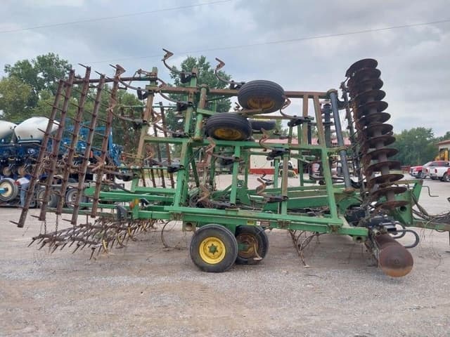 Image of John Deere 726 equipment image 3