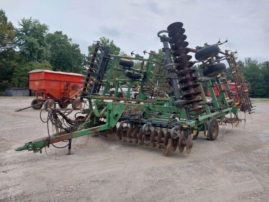 John Deere 726 Equipment Image0