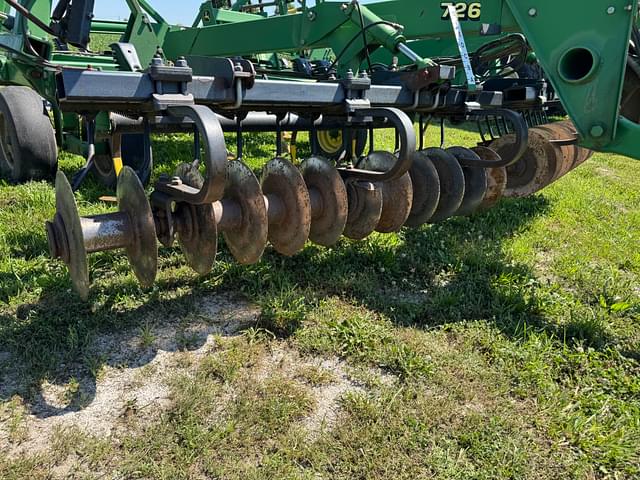 Image of John Deere 726 equipment image 2