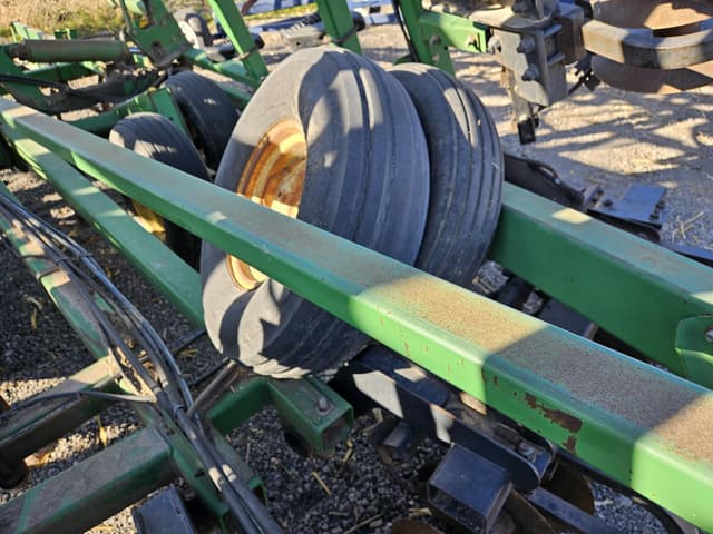 Image of John Deere 726 equipment image 2