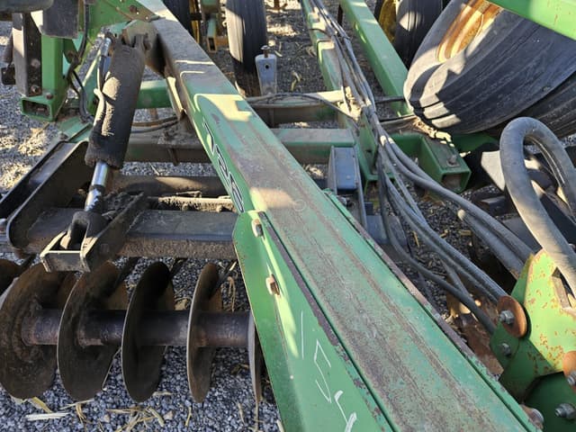 Image of John Deere 726 equipment image 1