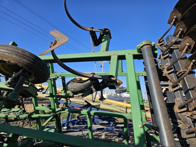 Image of John Deere 726 equipment image 4