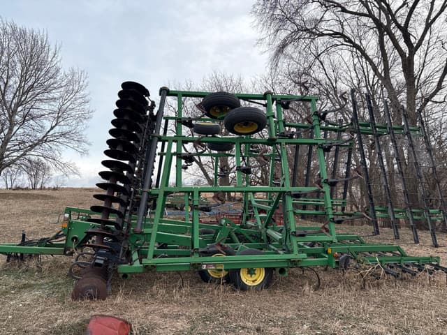 Image of John Deere 726 equipment image 2