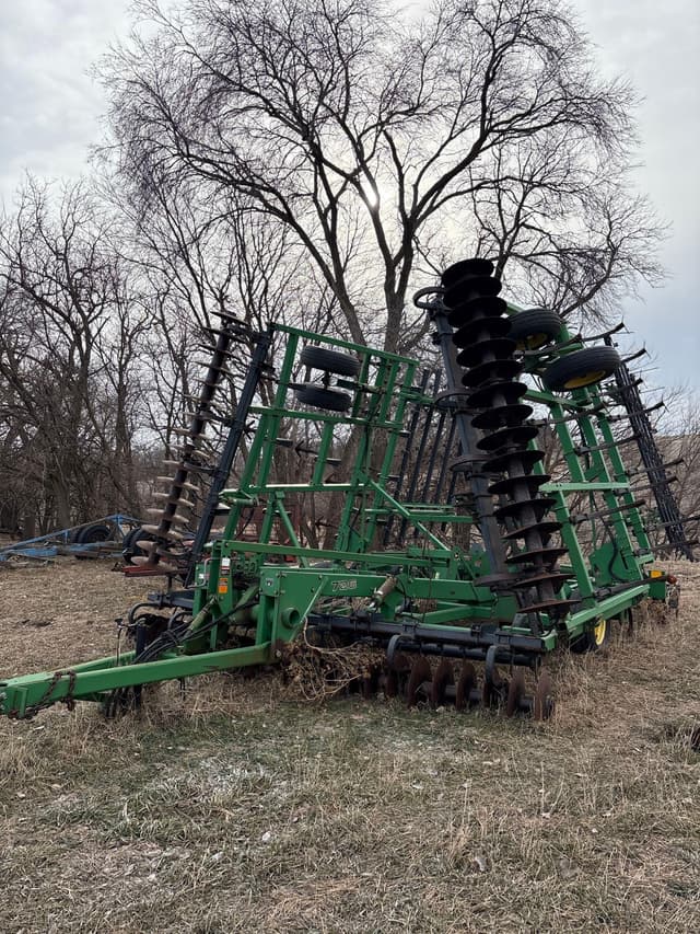 Image of John Deere 726 equipment image 1