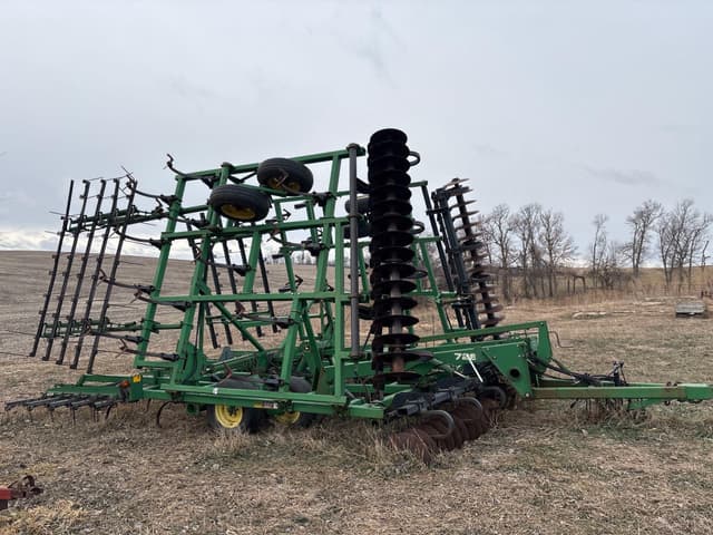 Image of John Deere 726 equipment image 3