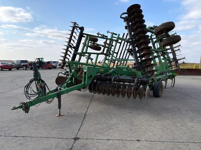 Image of John Deere 726 equipment image 1