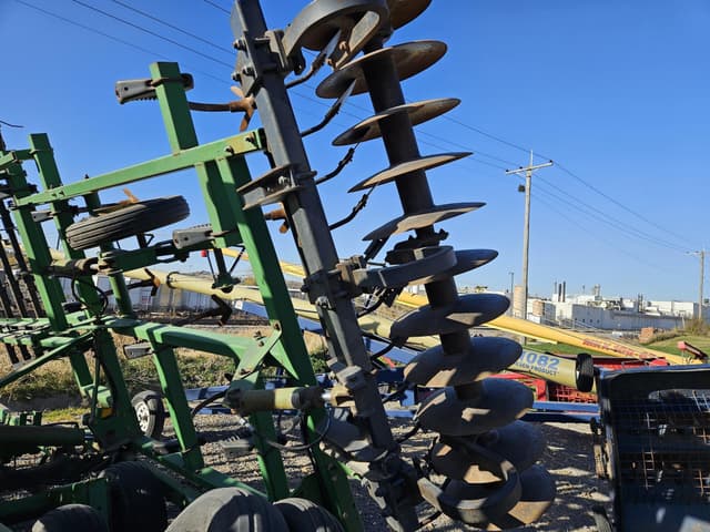 Image of John Deere 726 equipment image 3