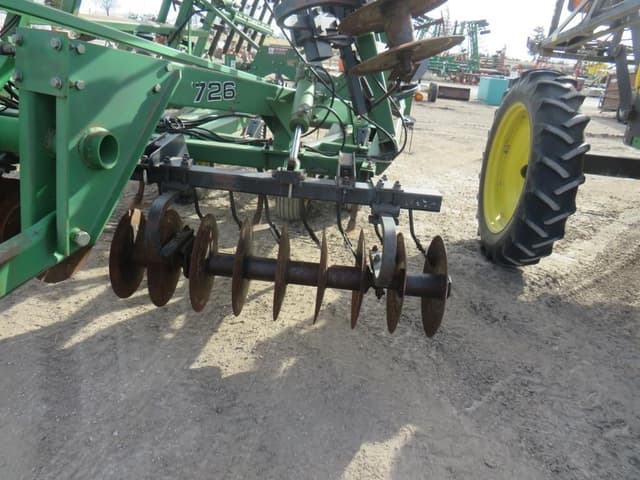 Image of John Deere 726 equipment image 1
