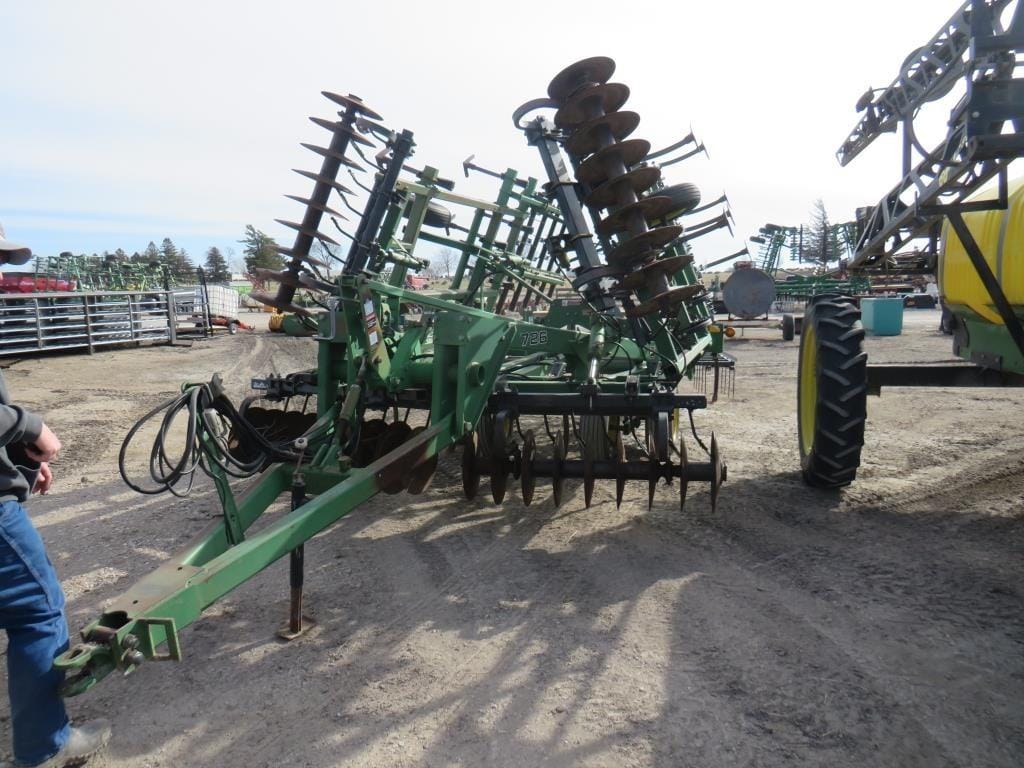 John Deere 726 Equipment Image0