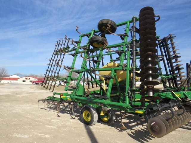 Image of John Deere 726 equipment image 1