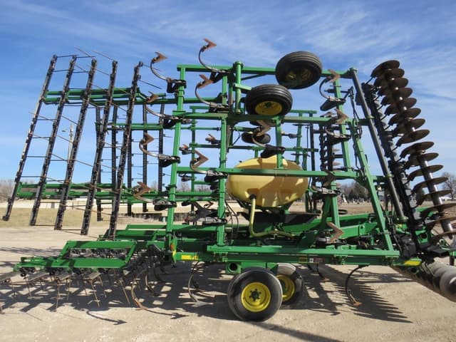 Image of John Deere 726 equipment image 3