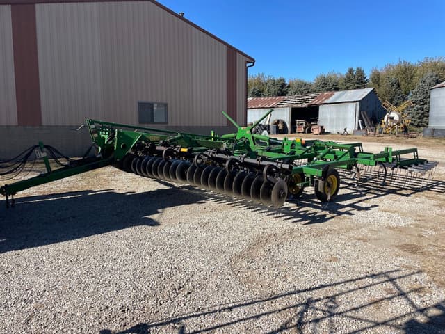 Image of John Deere 726 equipment image 1