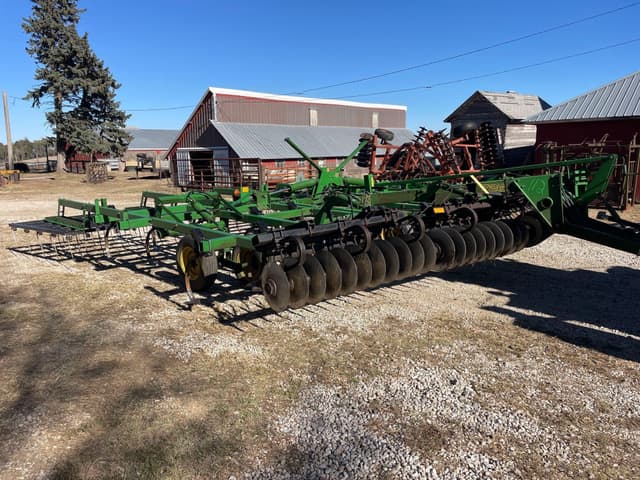 Image of John Deere 726 equipment image 4