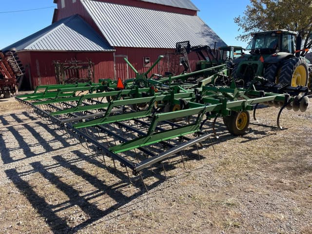 Image of John Deere 726 equipment image 3