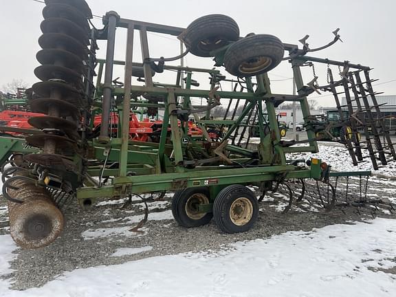 Image of John Deere 726 equipment image 1