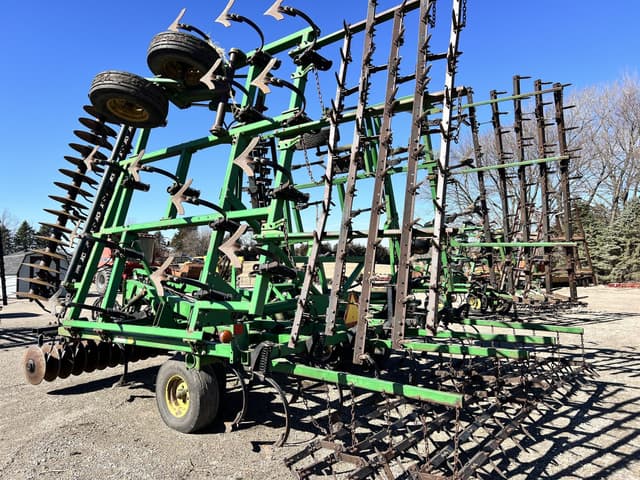 Image of John Deere 726 equipment image 1