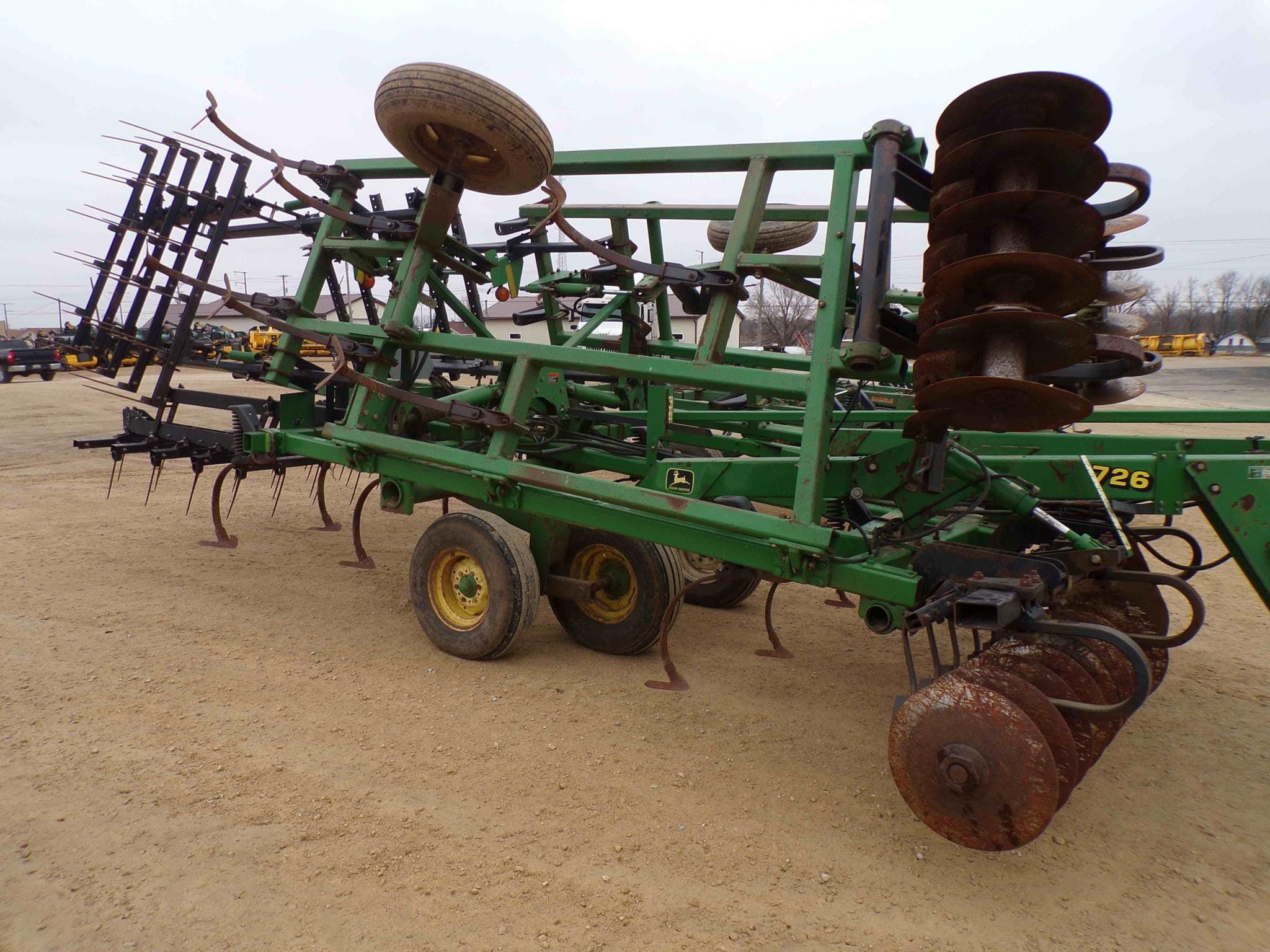 John Deere 726 Equipment Image0
