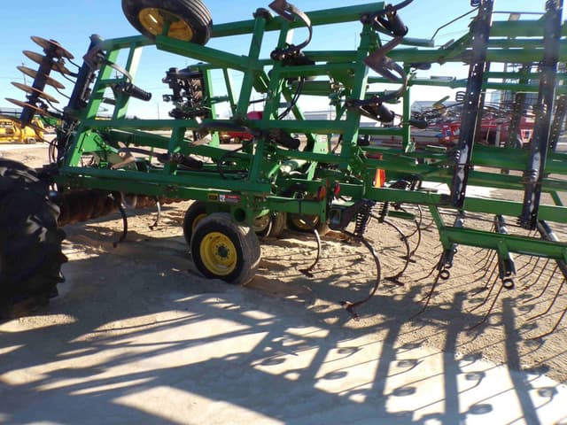 Image of John Deere 726 equipment image 3