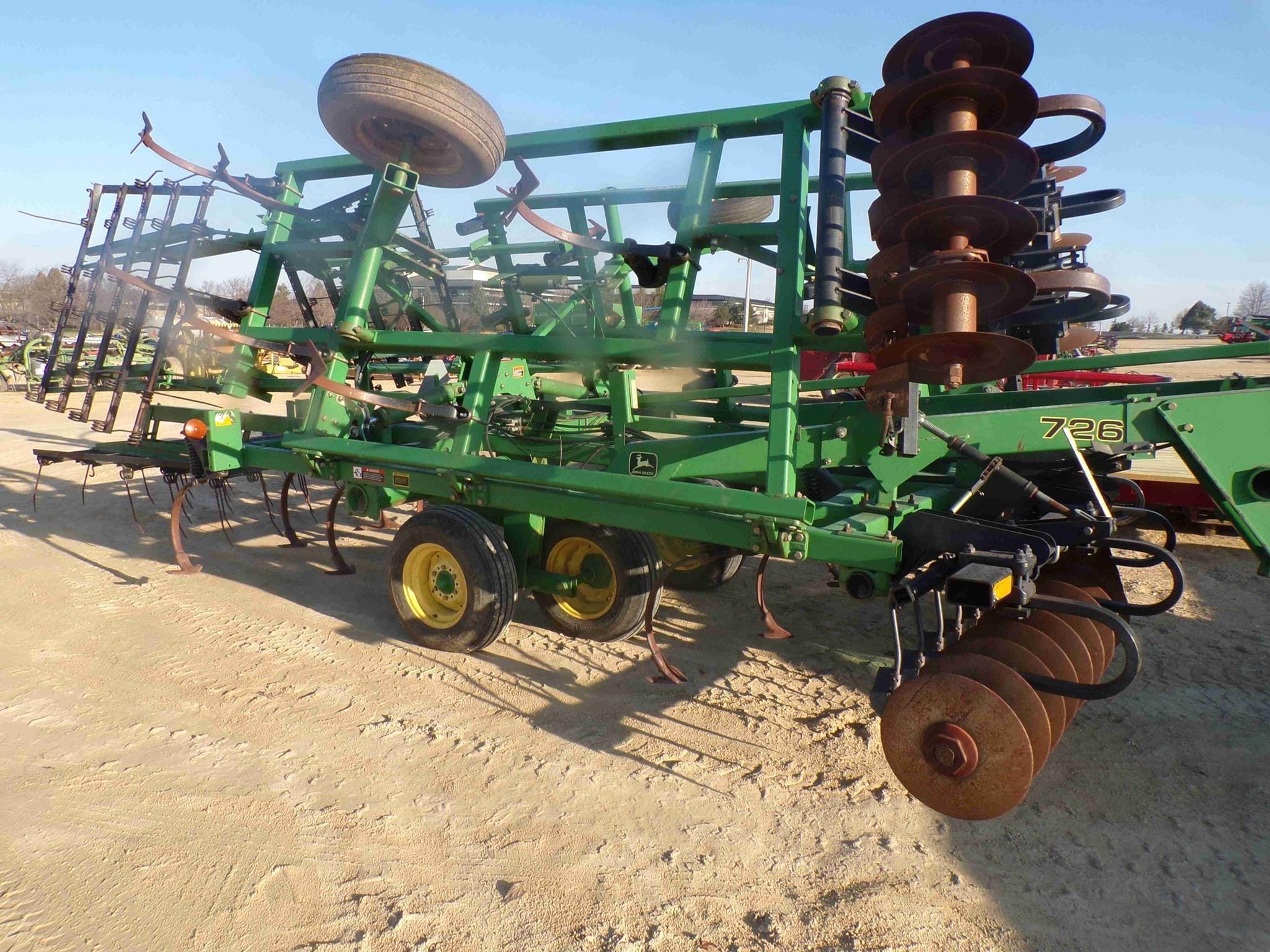 John Deere 726 Equipment Image0