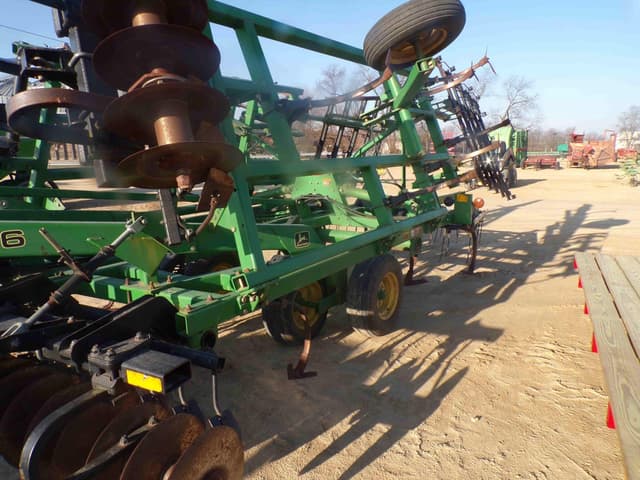 Image of John Deere 726 equipment image 3