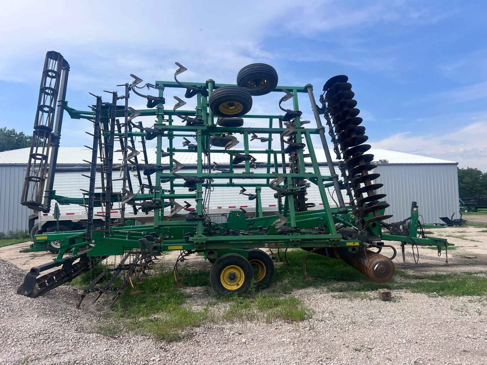 John Deere 726 Equipment Image0