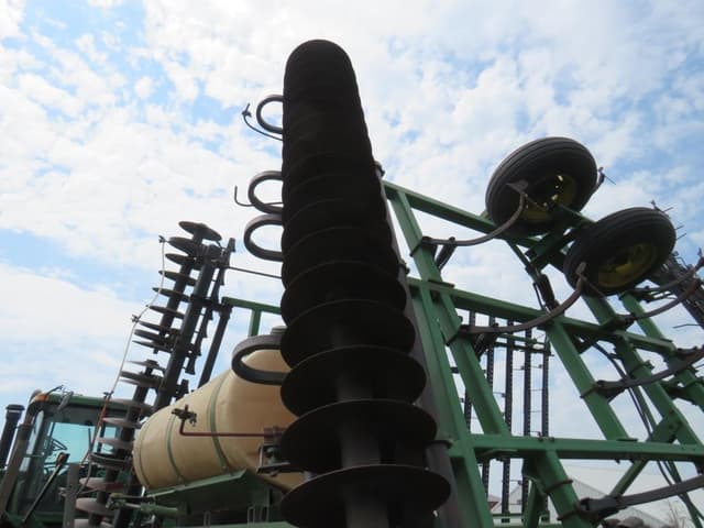 Image of John Deere 726 equipment image 3