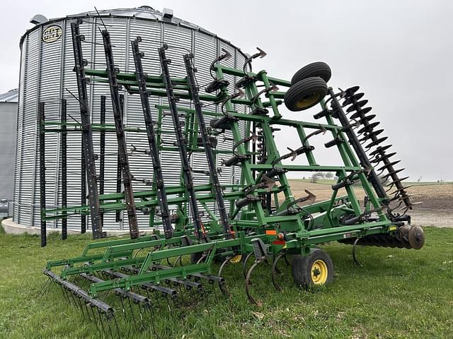 Image of John Deere 726 equipment image 3