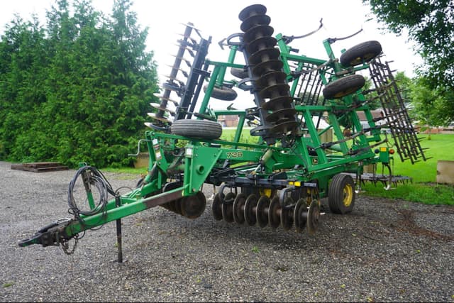 Image of John Deere 726 equipment image 2