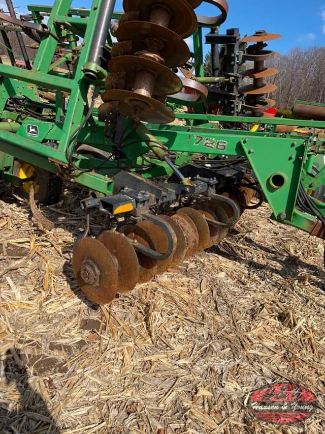 Image of John Deere 726 equipment image 4