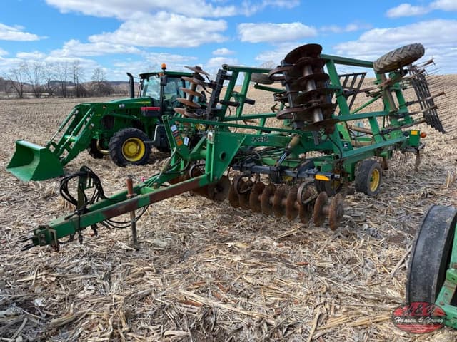 Image of John Deere 726 equipment image 1