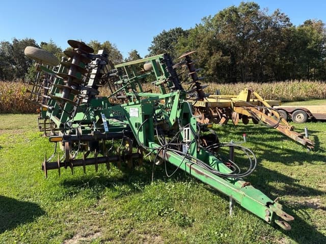 Image of John Deere 726 equipment image 3