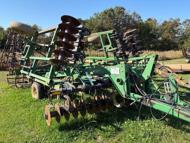 Image of John Deere 726 equipment image 4