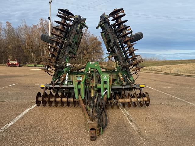 Image of John Deere 726 equipment image 1