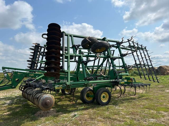 Image of John Deere 726 equipment image 3