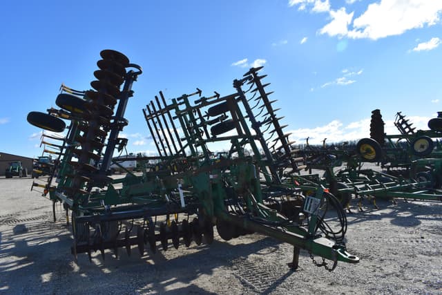 Image of John Deere 726 equipment image 2