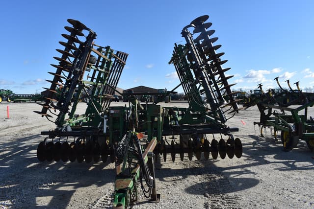 Image of John Deere 726 equipment image 1